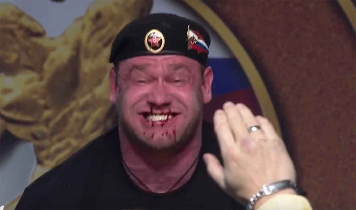 Powerlifters Face Bursts during 1000lb Deadlift attempt at Arnold Sports Festival