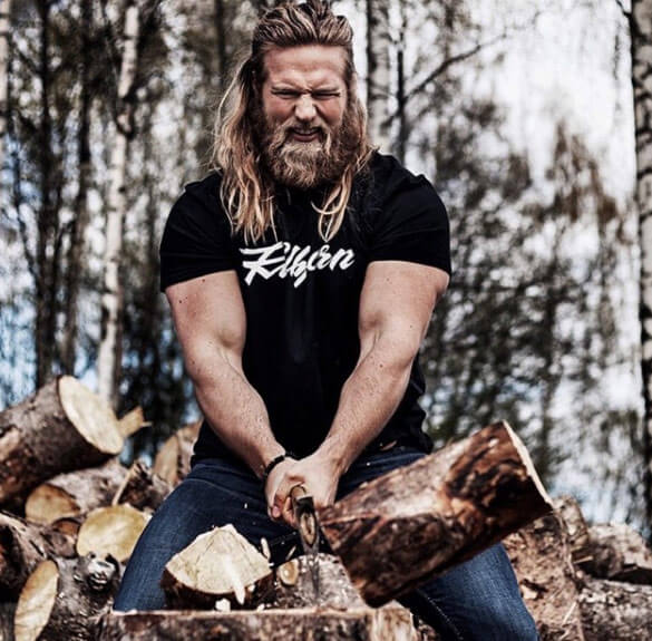 thor-cutting-wood